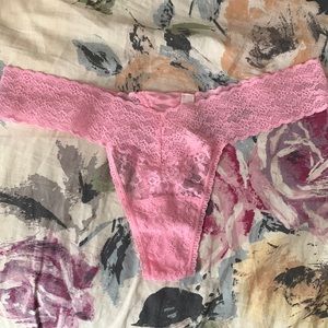 VS Lace Thong